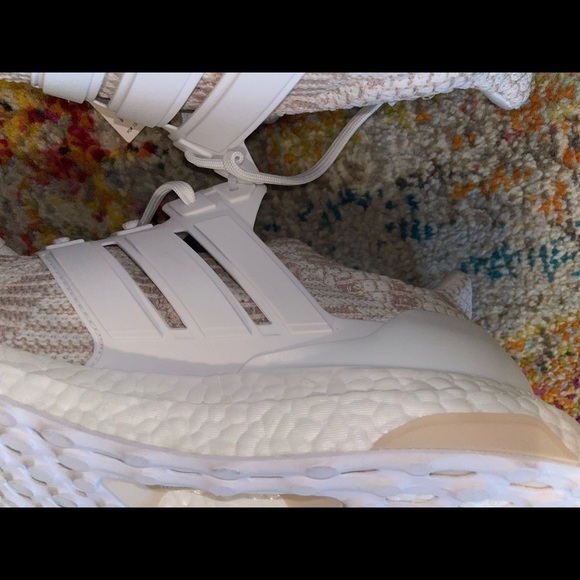 NWT🤩🤩🚨🚨🚨
Wmns UltraBoost 4.0 DNA 'White Cream' 2021 Size 12.5 - Picture 7 of 11